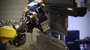 トポロジー最適化と金属3Dプリントによる アジャイル手法での産業用ロボットグリッパー